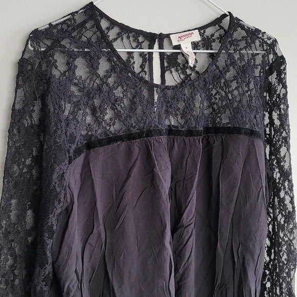 Arizona lace top - Picture 2 of 4
